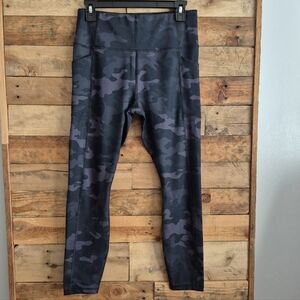 AVIA Camouflage Athletic Workout Leggings Pants Sz M w/ Side Pockets Black Gray